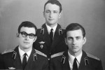 февраль 1973г, г. Спасск-Дальний. "Дембельское фото". Слева направо - двухгодичник из Москвы Валерий Лозинский (сейчас профессор, зам директора НИИ по науке в Москве), Виктор Абрамович (выпуск 1971 г.), двухгодичник из Киева Валерий Юрийчук