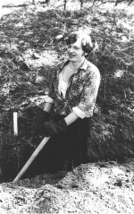 квітень 1977 р. О.Ф.Целуйко на суботнику