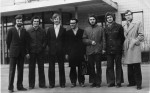 конец февраля 1977 года. Выпуск ФТФ 1977 года - теоретики после защиты дипломных работ (слева на право): Игорь Господарев, Игорь Сатиков, Николай Глушко, В.Г. Зима, Сергей Фомин, Сергей Слабоспицкий и Алксандр Абызов. "Остались за кадром": Владимир Пилипенко, Сергей Коваленко и Василий Гавриленко. Жаль, что в кадр не попала надпись "В ЖИЗНЬ!" - часть транспаранта, висевшего над входом в здание ФТФ: "РЕШЕНИЯ ХХV СЪЕЗДА КПСС - В ЖИЗНЬ!"